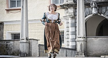 Stadtführung in Brixen mit verkleideten Darstellern