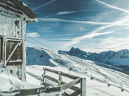 Skifahren in den Dolomiten mit fantastischen Aussichten