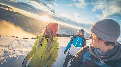 Gruppe bei einer Winterwanderung auf der Plose