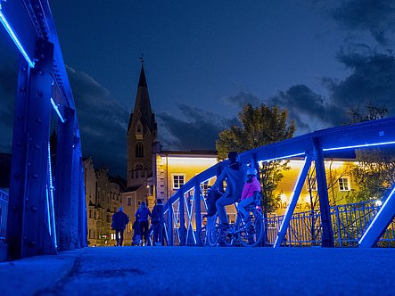 Adlerbrücke in Brixen beim Water Light Festival