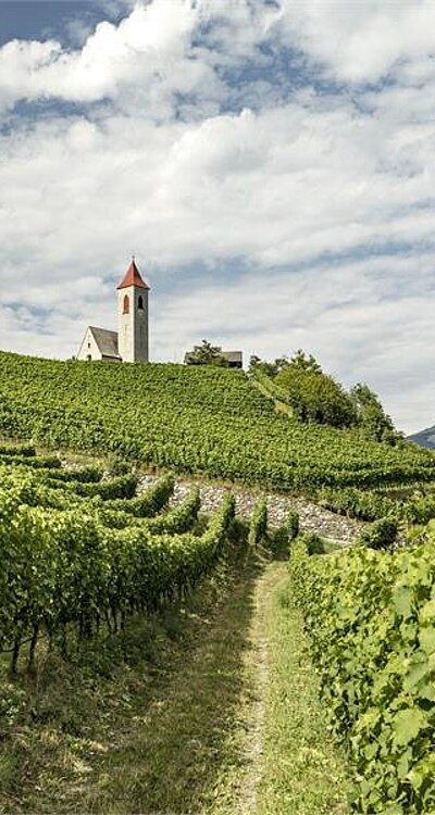 [Translate to Italian:] Geführte Wandertouren in Südtirol: Kirchenkunst am Berg