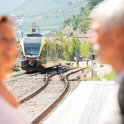 Viaggia gratis con la BrixenCard su treni e bus in Alto Adige