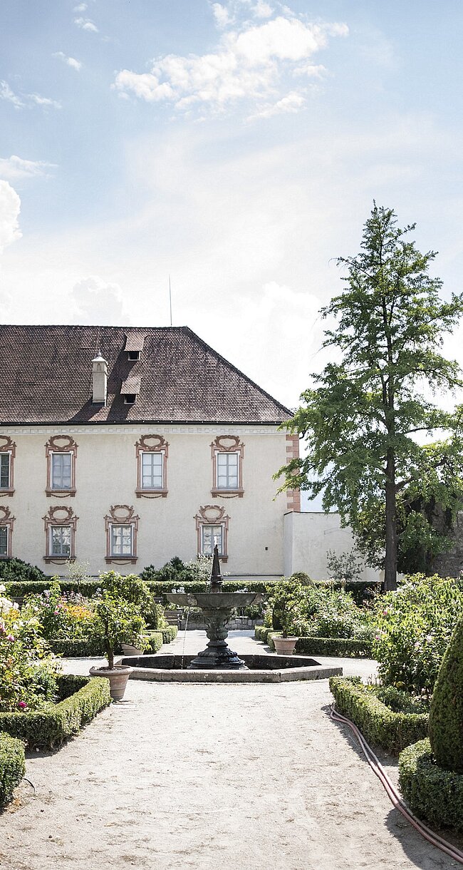 Brixen sightseeing highlights: Hofburg Palace & Herrengarten