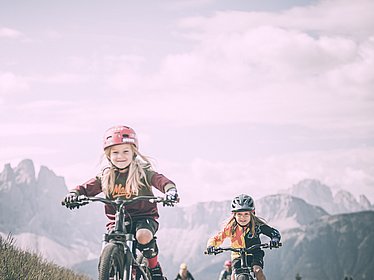 Die Radwege in Brixen sind auch für Familien geeignet