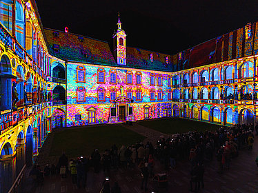 Atemberaubende Lichteffekte bei der Musik- & Lichtshow in Brixen