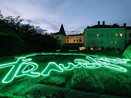 Internationale Kunstwerke in Brixen beim Water Light Festival